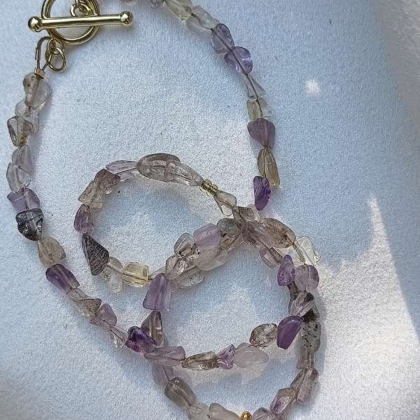 collier-soldesbijoux-lilas-pierres