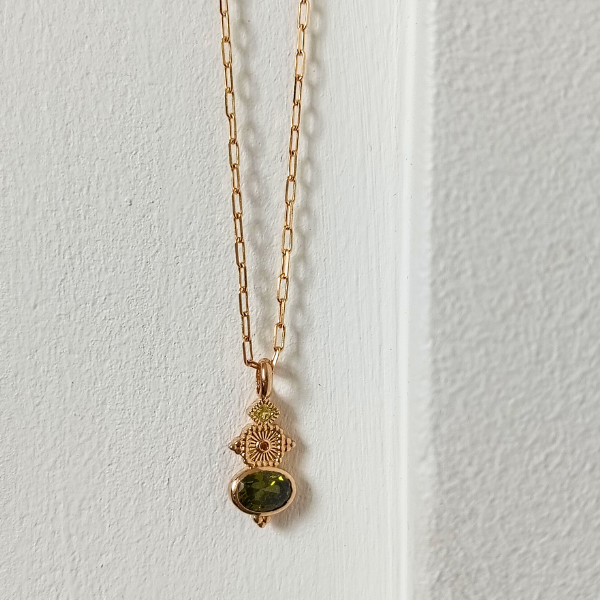 collier-pendentif-ethnique-olive