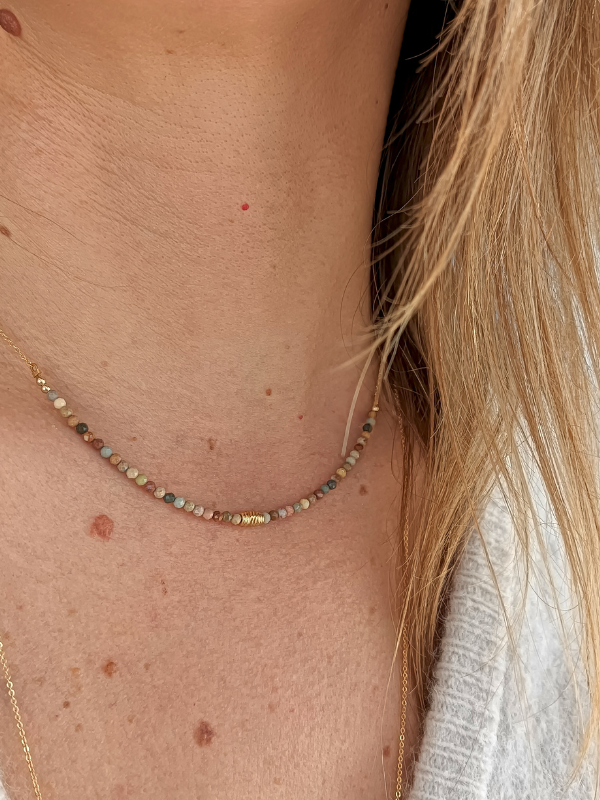 rasdecou-collier-fin-pierres collier-fin-sable-pierresnaturelles
